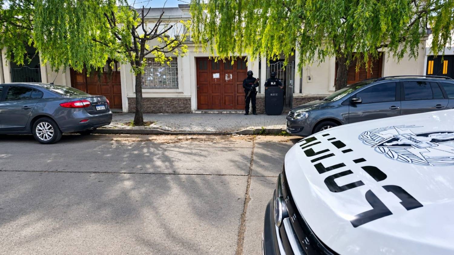 Allanan la casa del dueño de una financiera denunciada