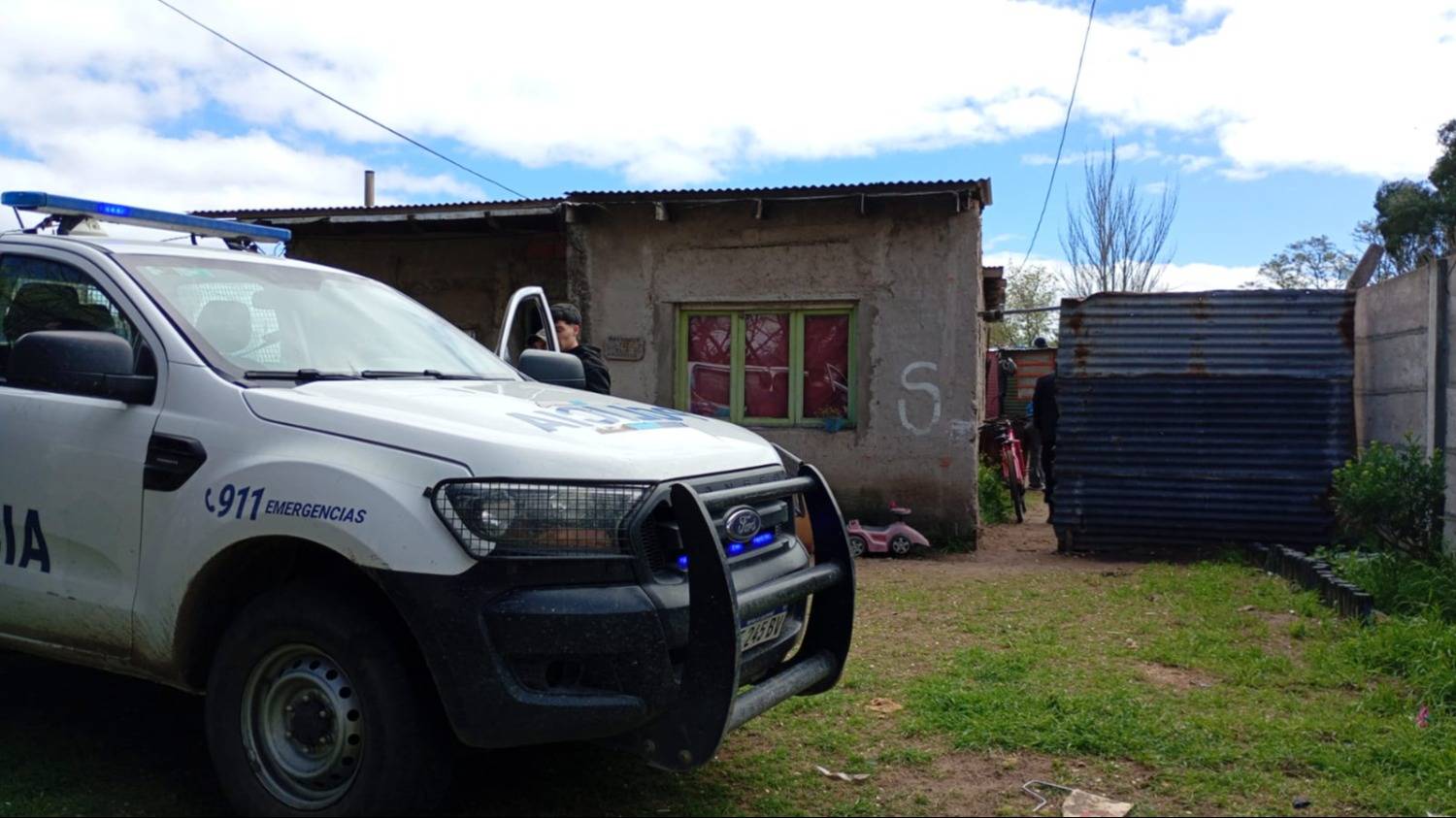 Un allanamiento por una guitarra robada terminó con dos aprehendidos por atacar a policías