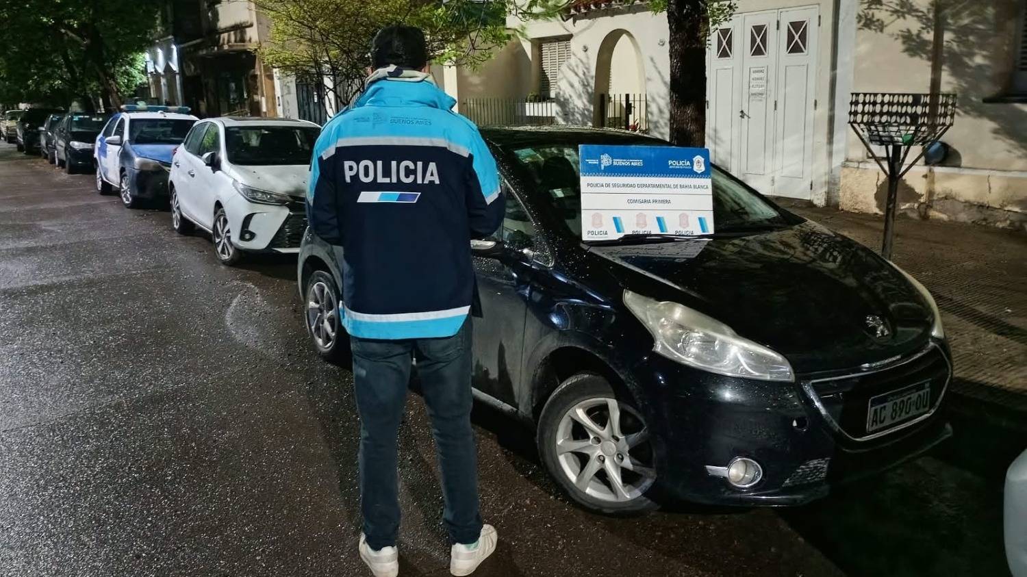 Incautan un auto en el macrocentro con pedido de secuestro y detienen a su conductor