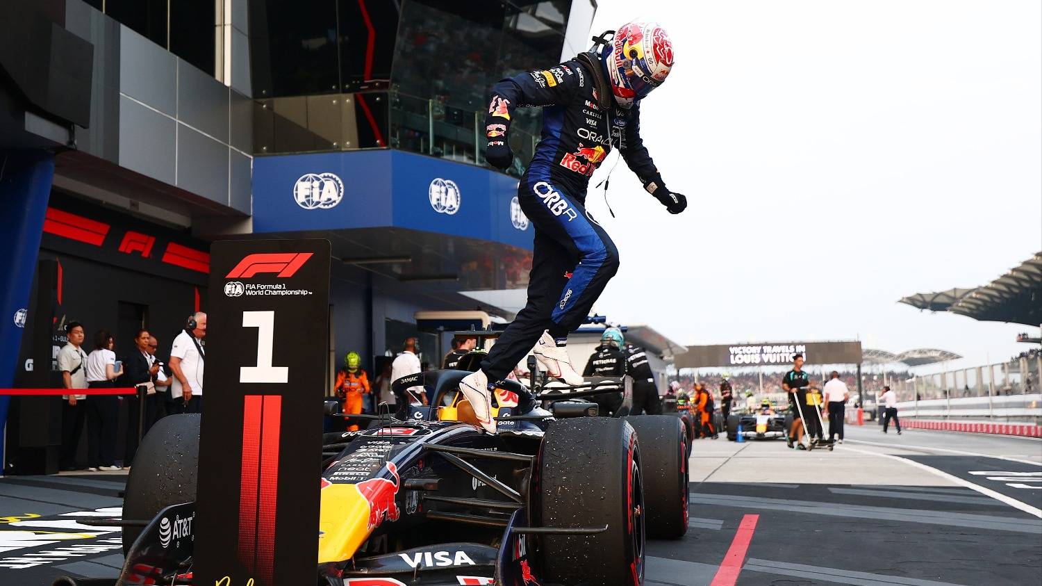 GP de Baréin: arrancó mucho más tarde, pasó de todo, ganó Verstappen y Colapinto llegó 13°