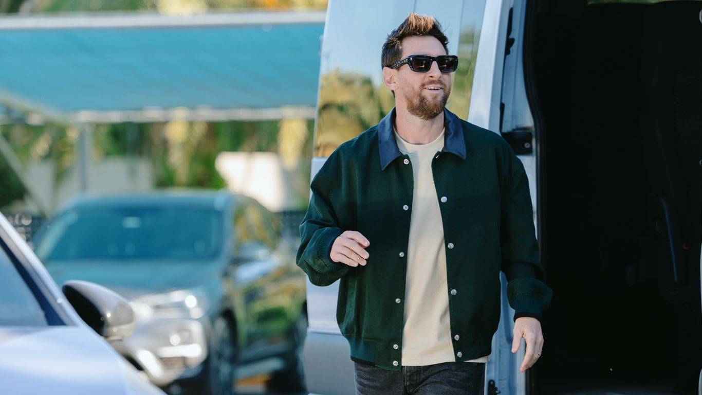 Bienvenido, capitán: Messi llegó al predio para preparar su último partido en la Selección