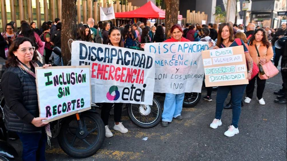 El Gobierno convocó a la Iglesia para dialogar sobre discapacidad, antes de la visita del papa León XIV