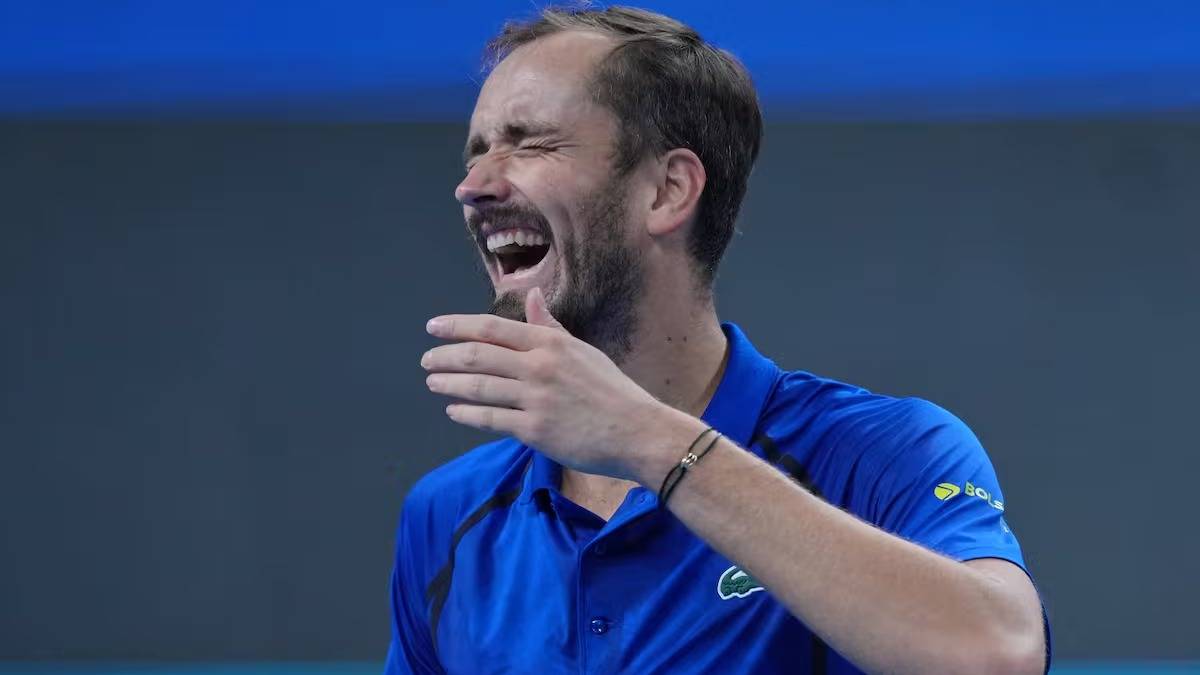 ¿Qué pasó? Djokovic es finalista del ATP 500 de Beijing tras ser descalificado Medvedev