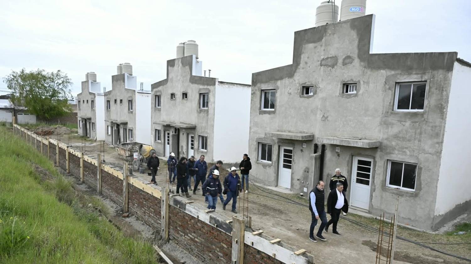 Susbielles recorrió la reactivación del plan de 36 viviendas de Luz y Fuerza 