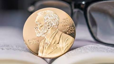 Murakami, Pynchon, Can Xue y el pringlense César Aira, entre los candidatos al Nobel de Literatura