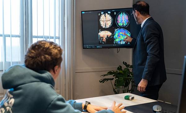 La medicina del futuro llega a Bahía: pulsos magnéticos, robótica y nuevas terapias