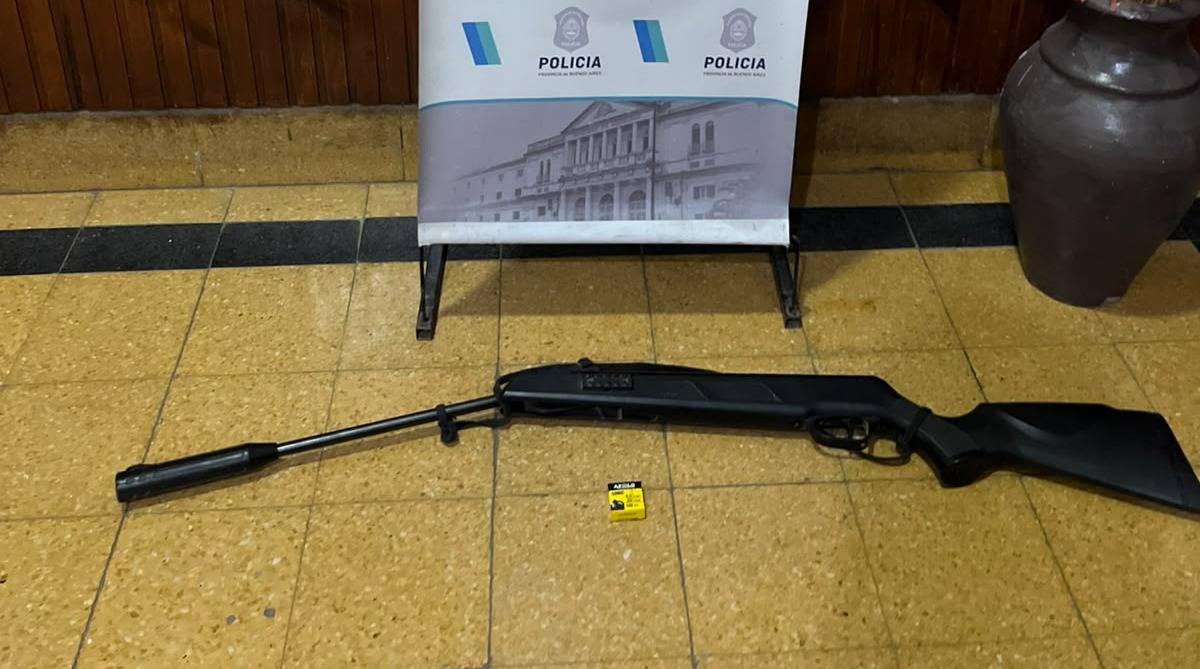 Pringles: allanaron una vivienda por la muerte de un gato con un rifle