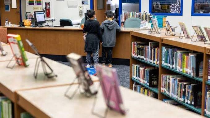 Estados Unidos alcanzó un récord de casi 12.000 libros vetados en las escuelas