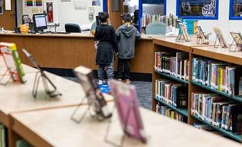 Estados Unidos alcanzó un récord de casi 12.000 libros vetados en las escuelas