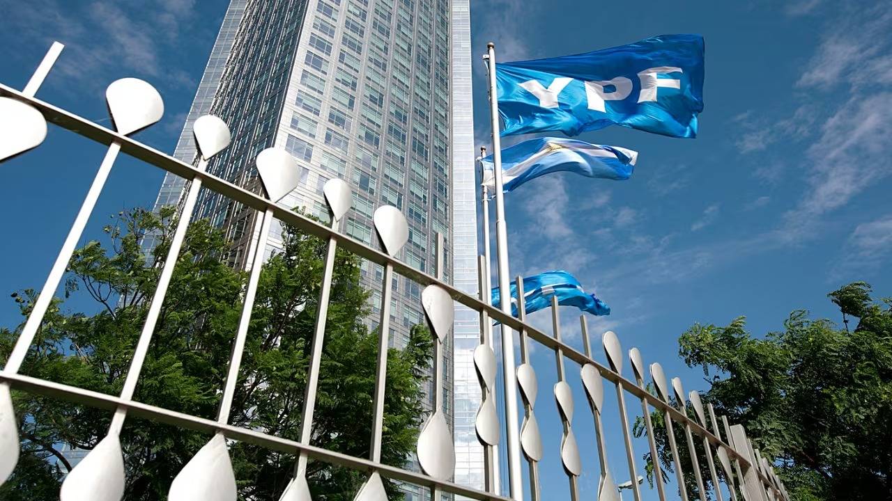 YPF producirá por primera vez combustible sustentable para aviones