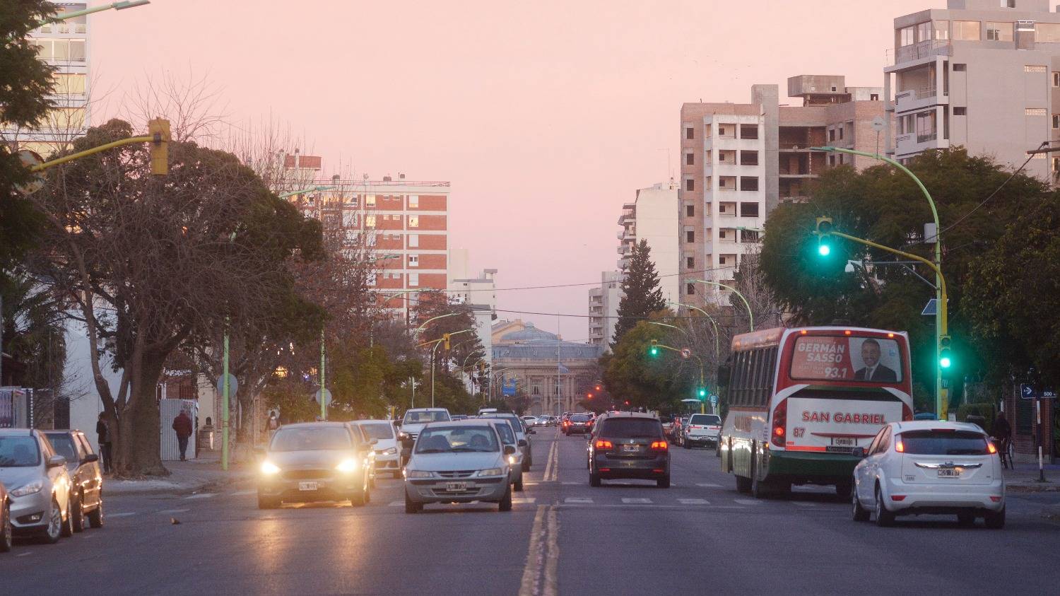 Semáforos inteligentes: se adjudicó la obra en una licitación atravesada por cuestionamientos