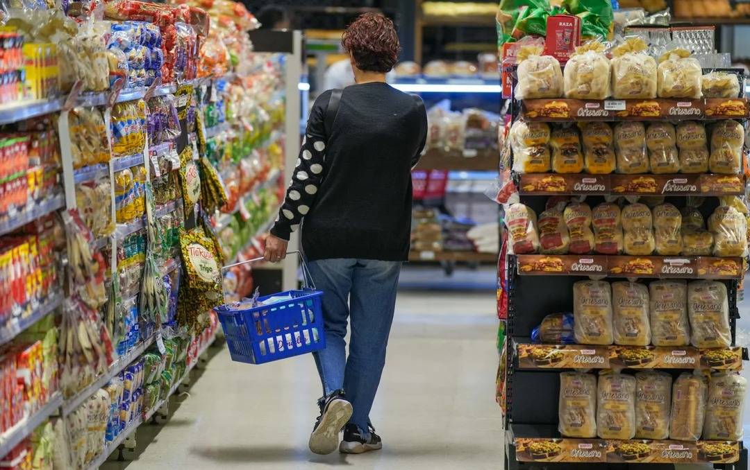 Un informe reveló la caída del consumo masivo en todo el país