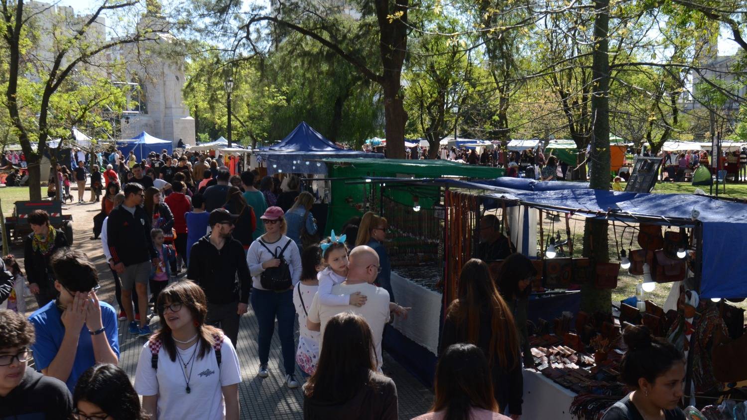 Con más de 400 feriantes, Bahía Blanca celebra los 35 años del Encuentro Nacional de Artesanos