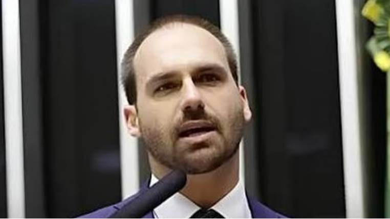 La Justicia brasileña ordenó el arresto de Eduardo Bolsonaro, hermano del candidato presidencial