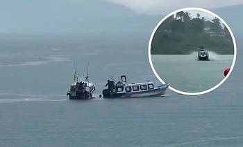 Guatemala: un helicóptero cayó al Lago de Atitlán y sus ocupantes se salvaron de milagro