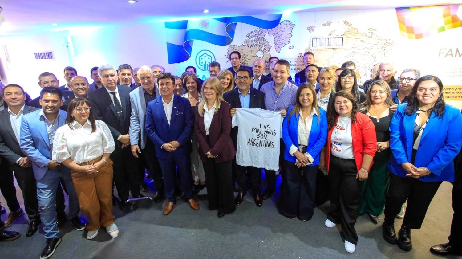 Intendentas e intendentes de todo el país reeligieron a Fernando Espinoza al frente de la FAM