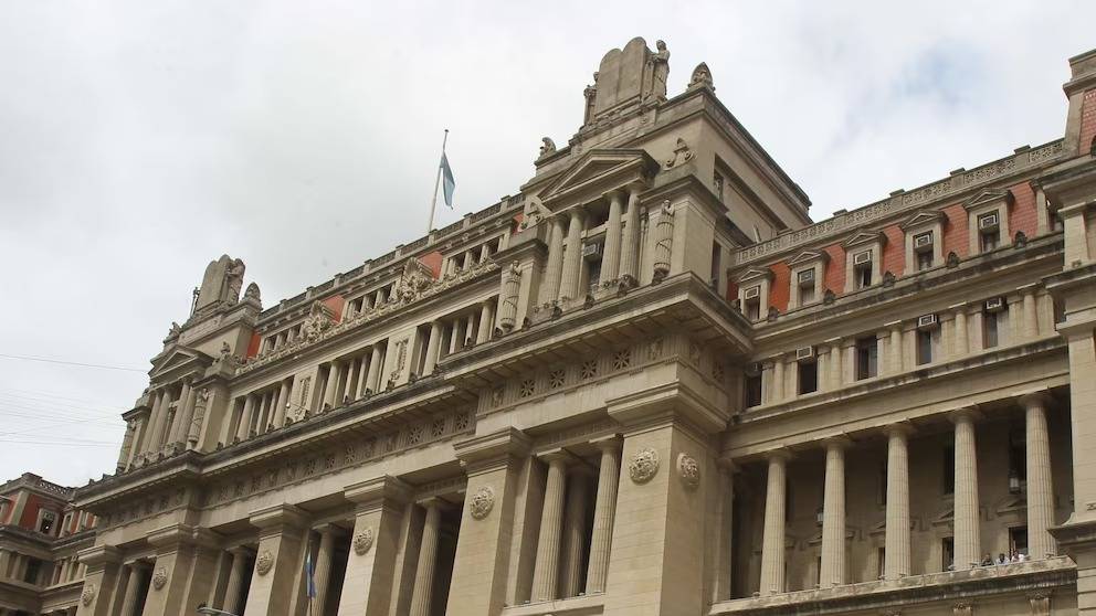 La Corte Suprema suspendió de manera provisoria la derogación de la Ley de Tierras