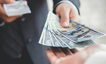Dólar en Bahía Blanca: a cuánto cerró la semana el oficial y el blue