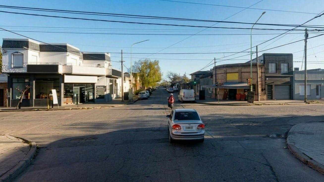 Choque entre dos motos en barrio Noroeste: un herido fue trasladado en código rojo
