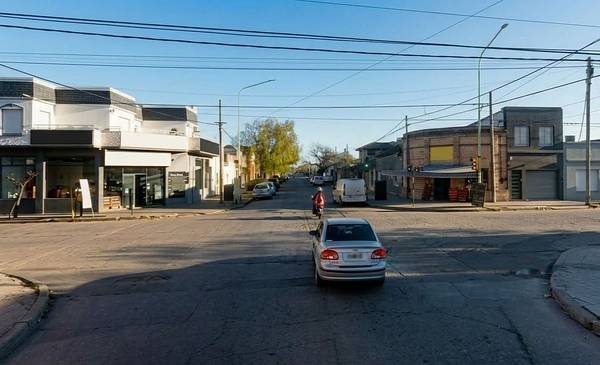 Choque entre dos motos en barrio Noroeste: un herido fue trasladado en código rojo