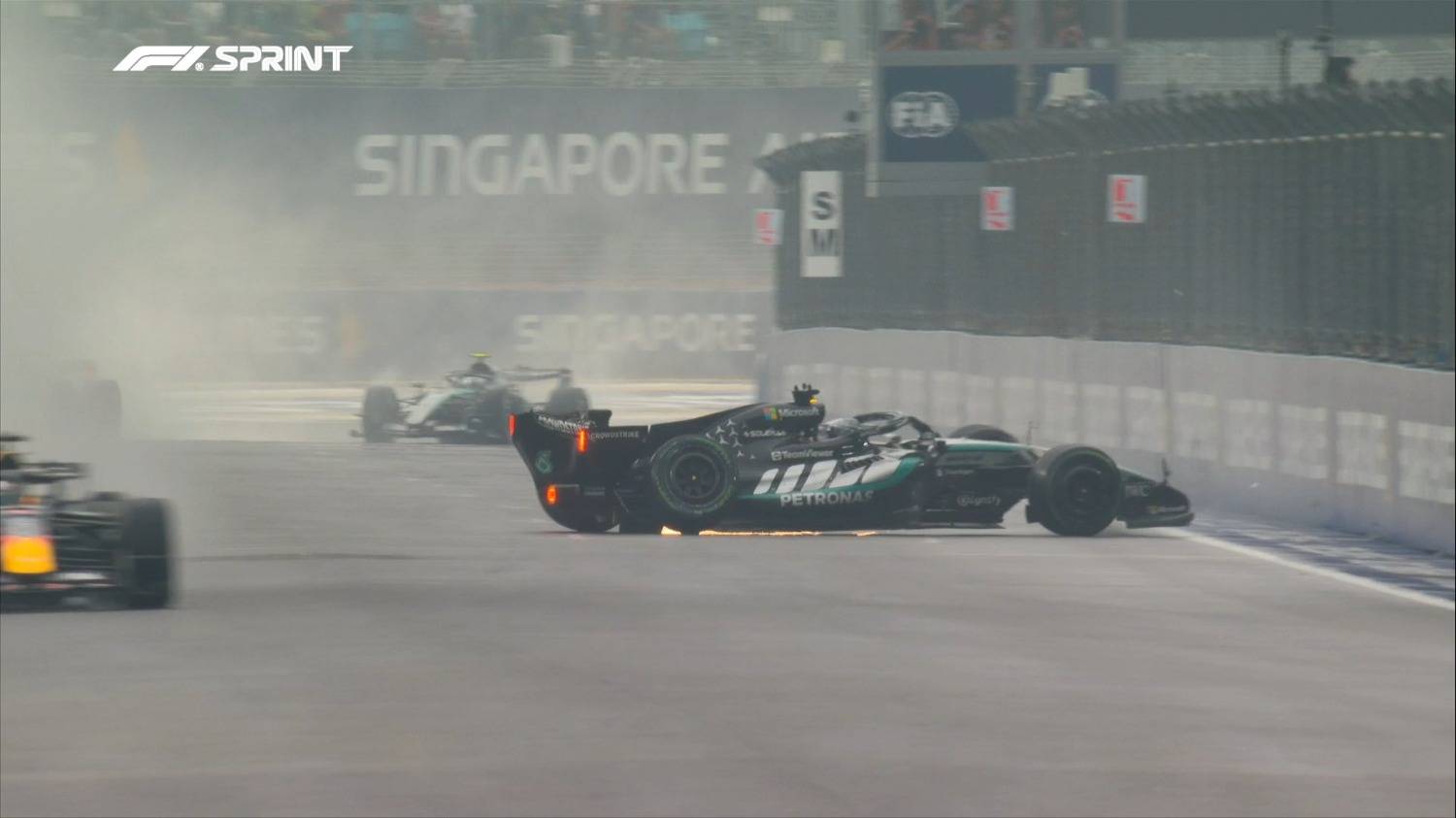 GP de Singapur: la Sprint arrancó tarde, ganó Verstappen, se accidentó Russell y abandonó Colapinto