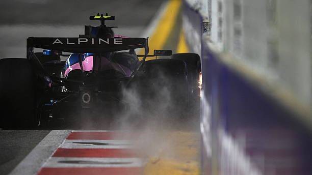 Colapinto golpeó el muro y largará 15º en el GP de Singapur; Max Verstappen se quedó con la pole