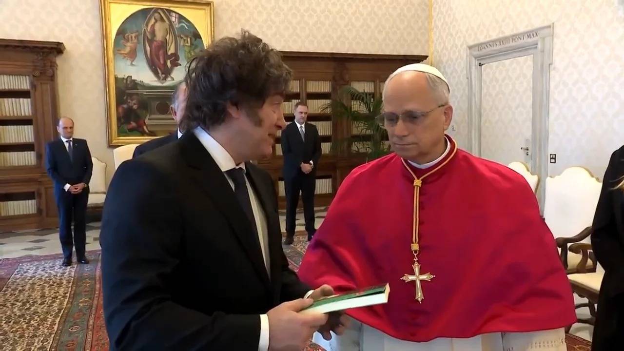 Milei sobre la salud del Papa: "Toda la Argentina le desea una pronta y completa recuperación"