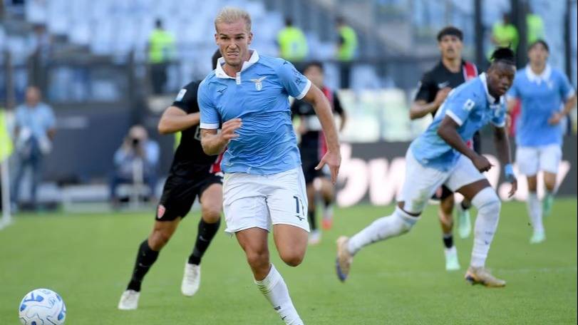 Lazio derrotó a Monza y es el líder de la Serie A junto al Inter