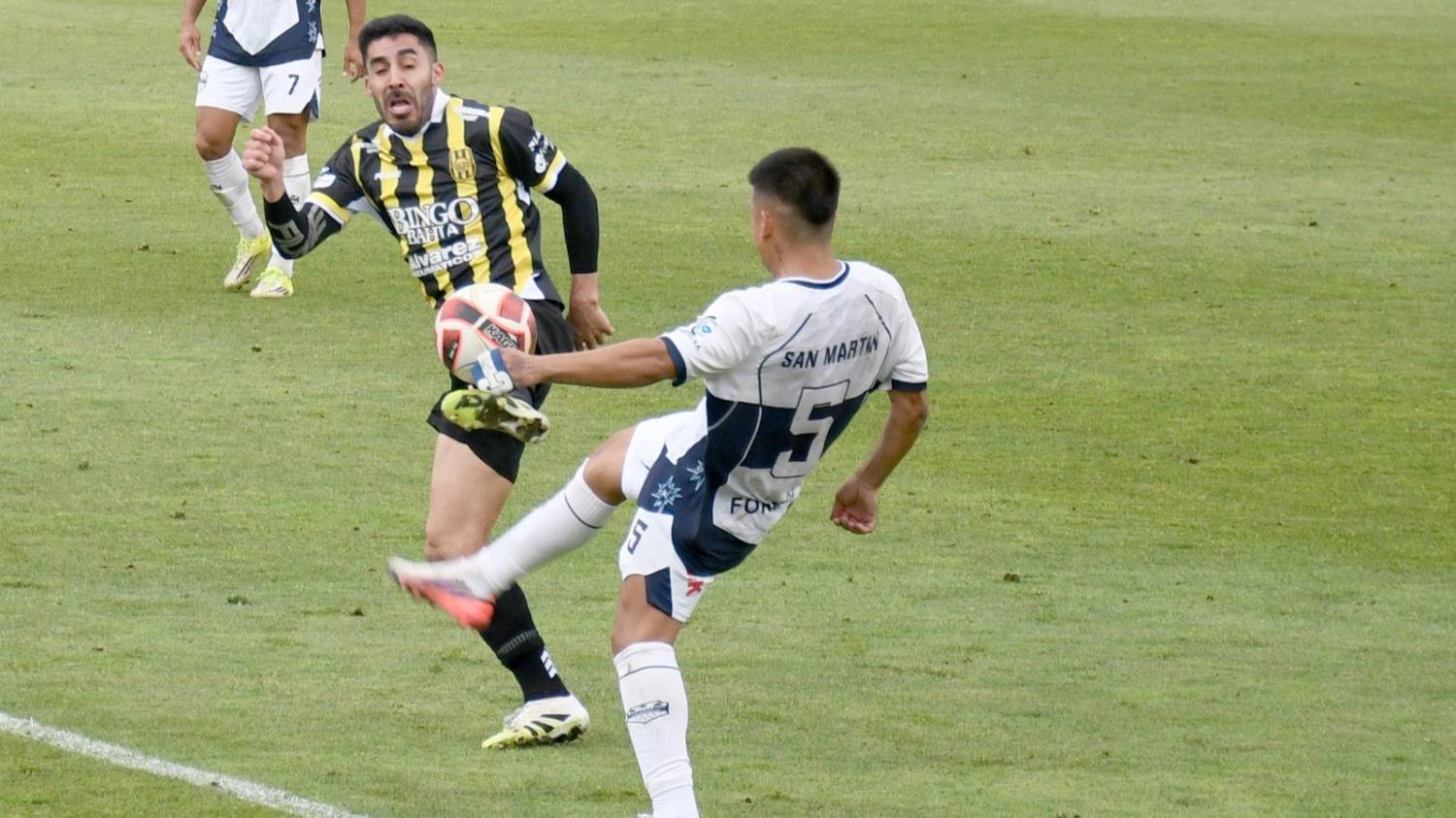 Olimpo empató con San Martín, en una semi con ambiente de final y deberá ir por todo a Formosa