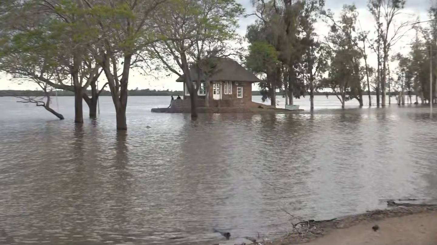 Alerta máxima en Entre Ríos y Corrientes por la llegada de El Niño: evacuaciones, heridos y cortes de luz