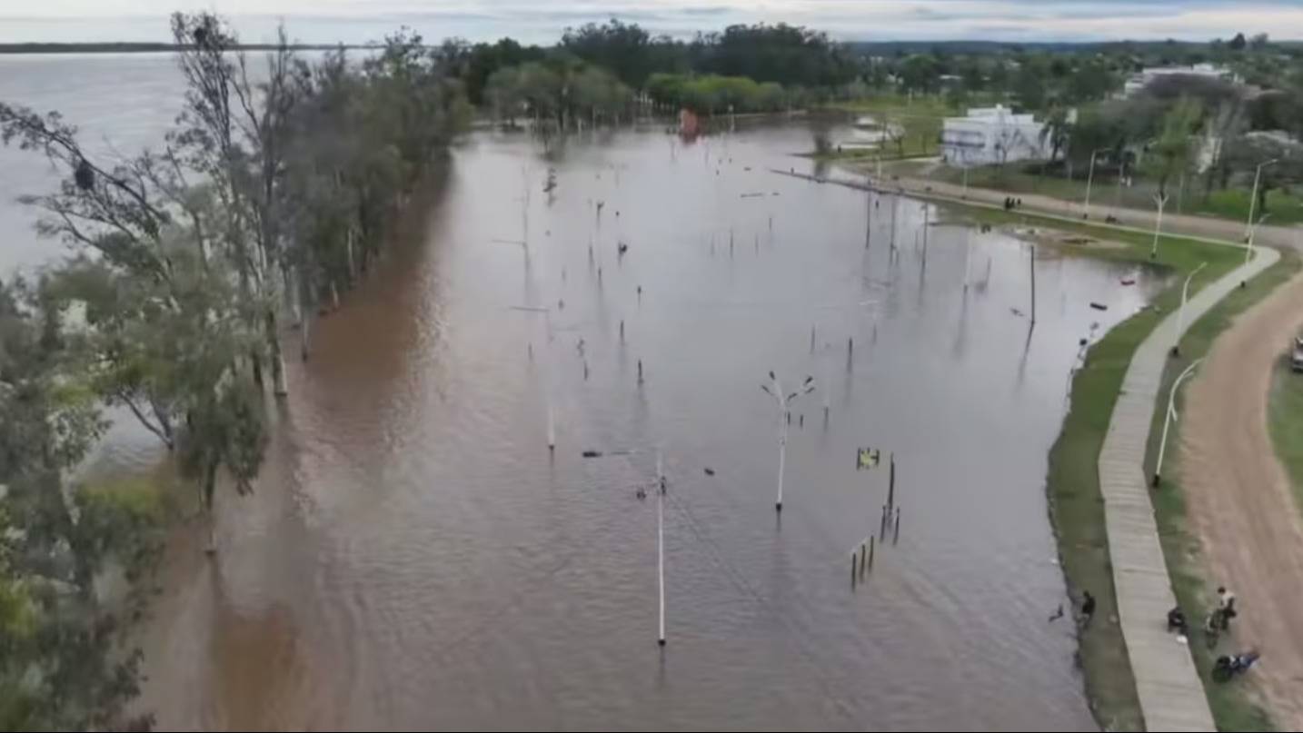 El Litoral sigue en alerta por la llegada de El Niño: inundaciones, calles cortadas y familias evacuadas