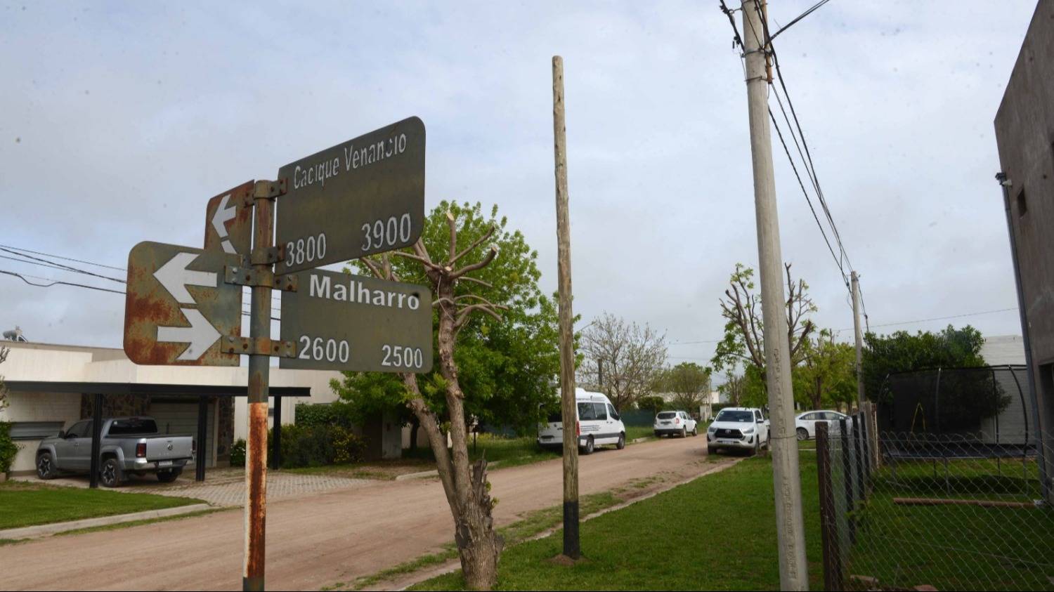 Vecinos de las Cañitas reclaman por instalación de postes de internet