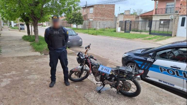 Allanan dos domicilios en Bahía por falsificar documentación de automotor