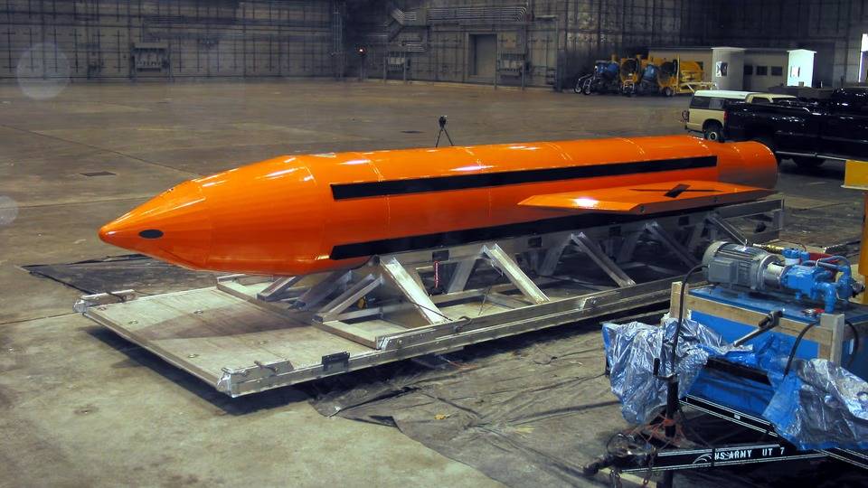 Cómo es la “madre de todas las bombas” que Estados Unidos considera usar contra Irán