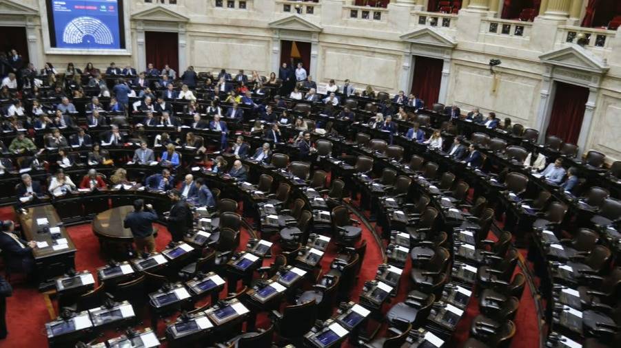 A la oposición no le alcanzó y se cayó la sesión en Diputados para voltear el DNU 70