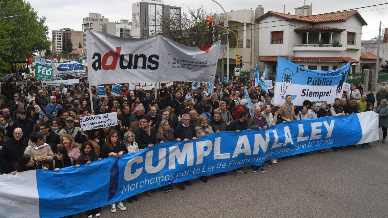 Marcha Universitaria: los bahienses volvieron a movilizarse para reclamar por la Ley de Financiamiento