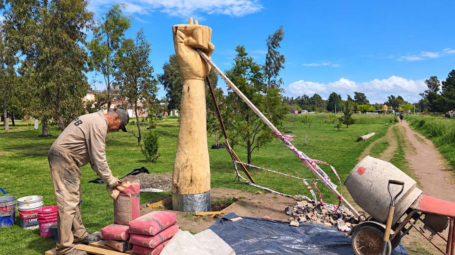 Metamorfosis sumó una escultura en el Paseo de las Mariposas