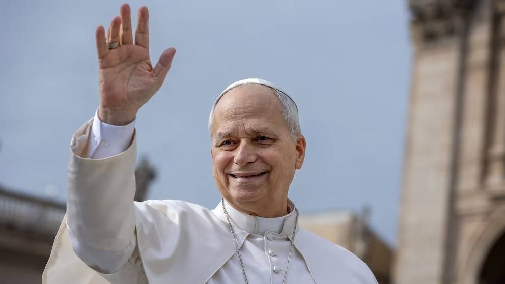 El papa León XIV recibió el alta y volverá al Vaticano