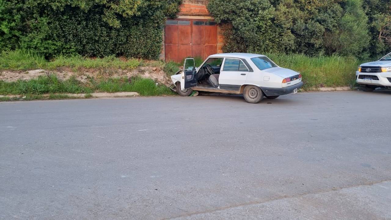 Pigüé: un hombre robó un auto, chocó y sufrió serias lesiones 