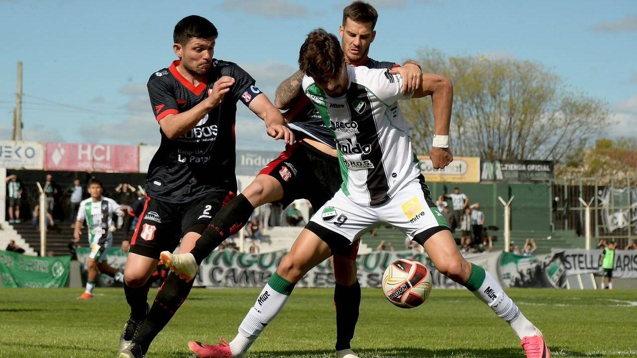 Avanzó en la Reválida: Villa Mitre venció 2-0 a Costa Brava con doblete de Tomás Ibarra
