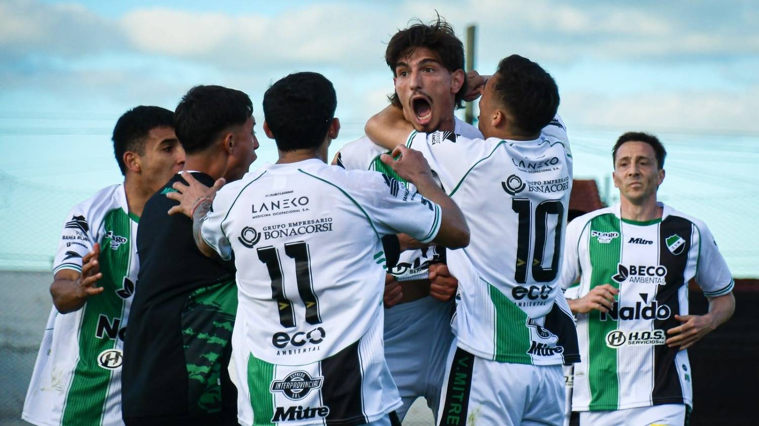 Cuando apareció el "Flaco" Ibarra, Villa Mitre inclinó la balanza y quebró a Costa Brava