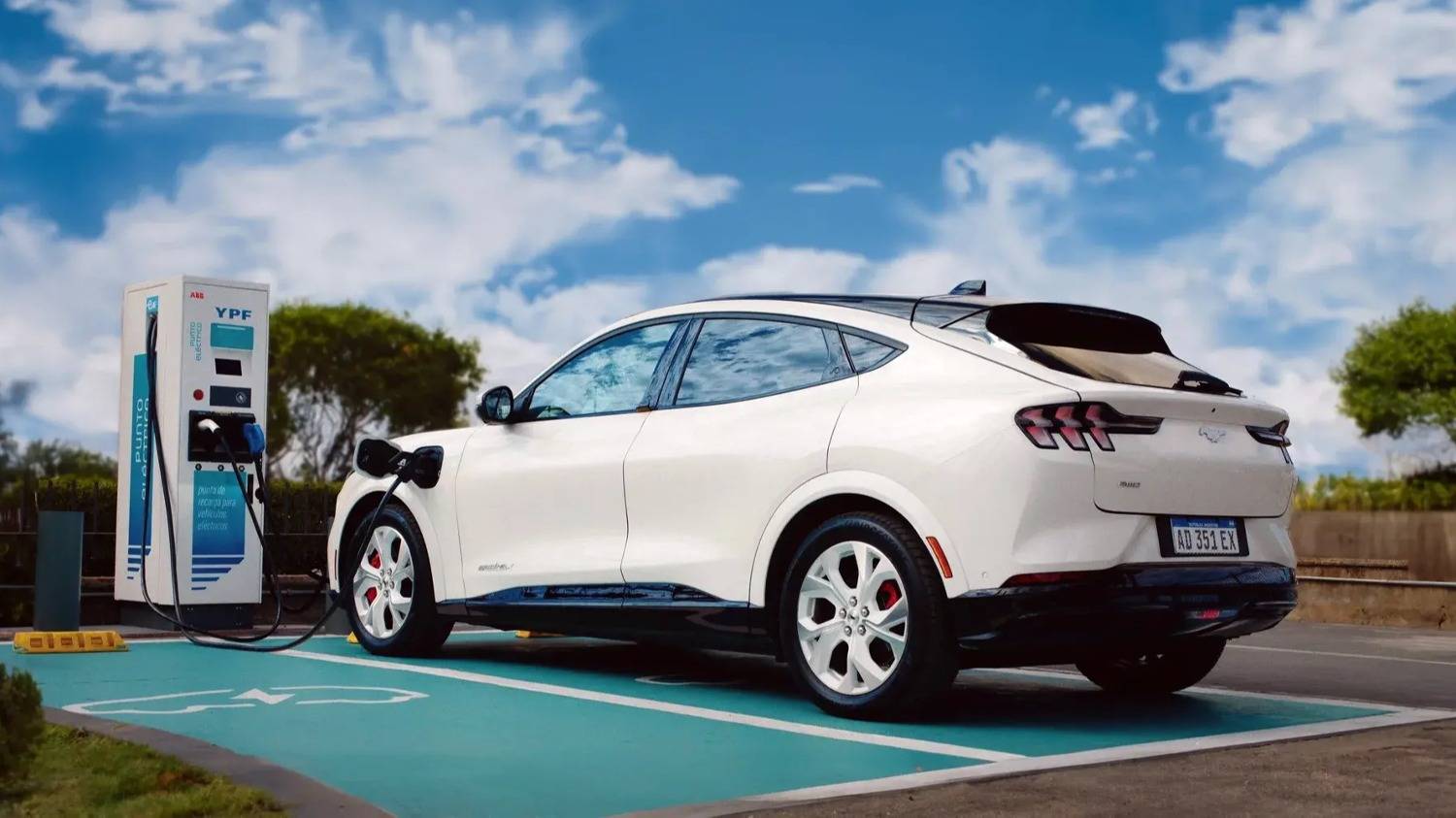 Los autos eléctricos aceleran en la Argentina