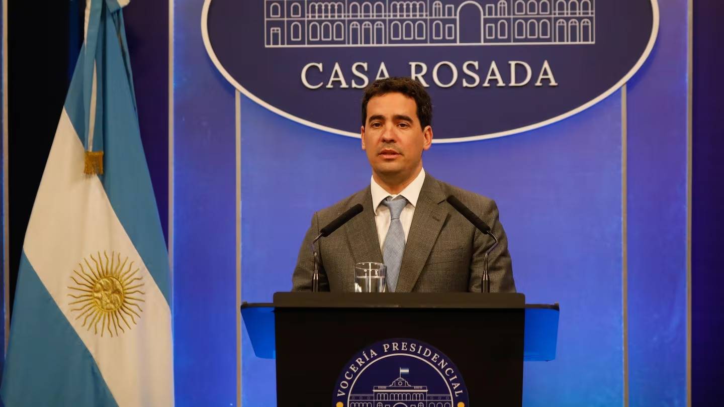 Ravier admitió que la economía crece menos de lo esperado pero ratificó el rumbo: “No habrá un plan platita”