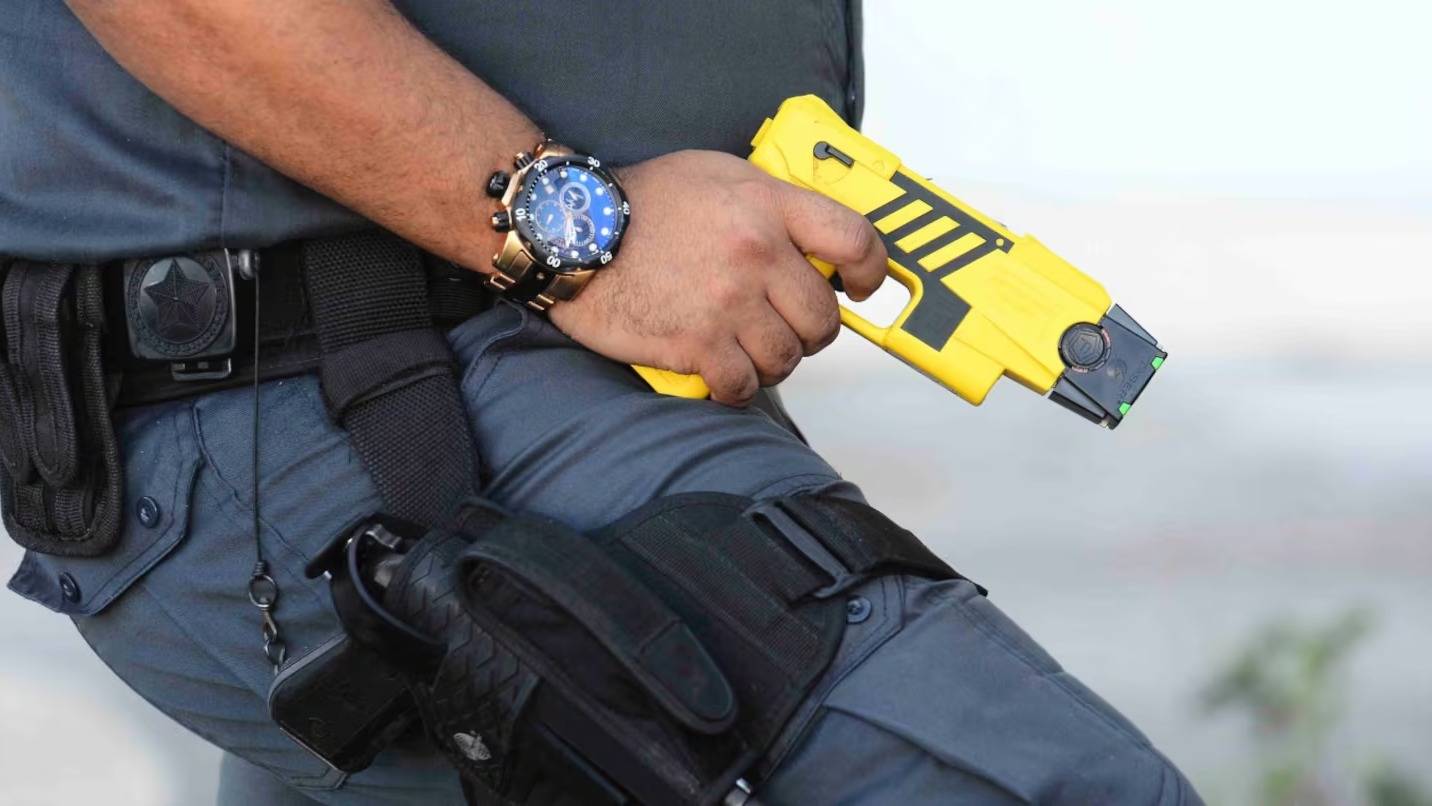Avanza en la Legislatura bonaerense un proyecto para habilitar el uso de las pistolas Taser en la Policía