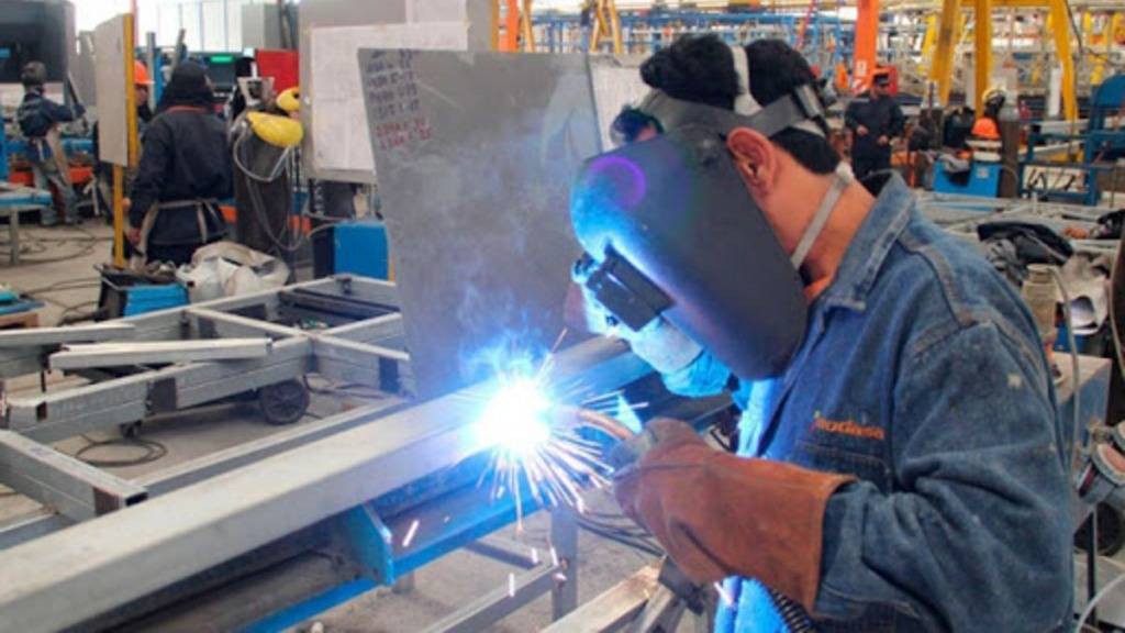 Los salarios le ganaron a la inflación: aumentaron 2,7% en agosto