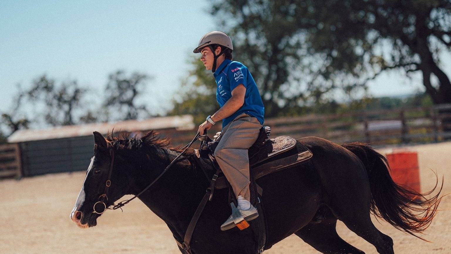 Franco Colapinto, a caballo antes del Gran Premio de Estados Unidos