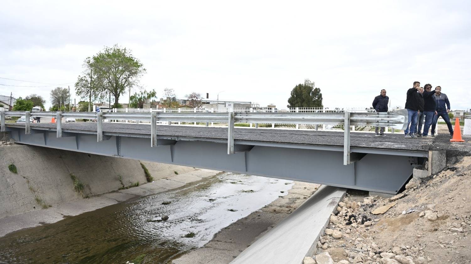 Avanzan tres puentes clave para la conectividad y el drenaje de Bahía