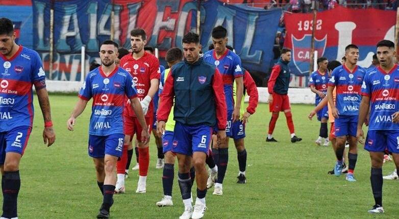 ¡Todos afuera!, juegan los pibes del club: la drástica decisión de un equipo que descendió al Federal A