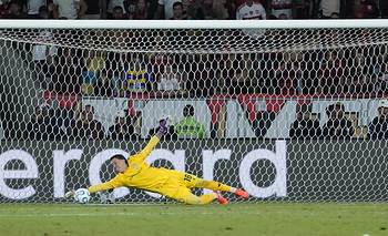 Histórico: Estudiantes resistió con uno menos y lo ganó en los penales a Flamengo para jugar la final