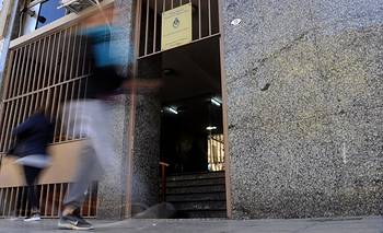 Detuvieron a un hombre acusado de abusar de sus dos hijas en Villa Arias